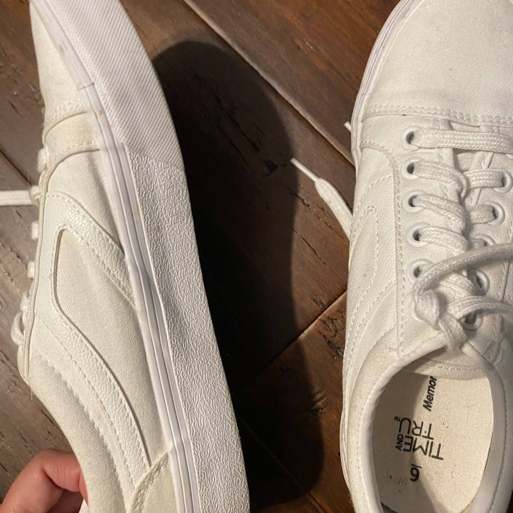 Time and tru plain white sneakers 👟